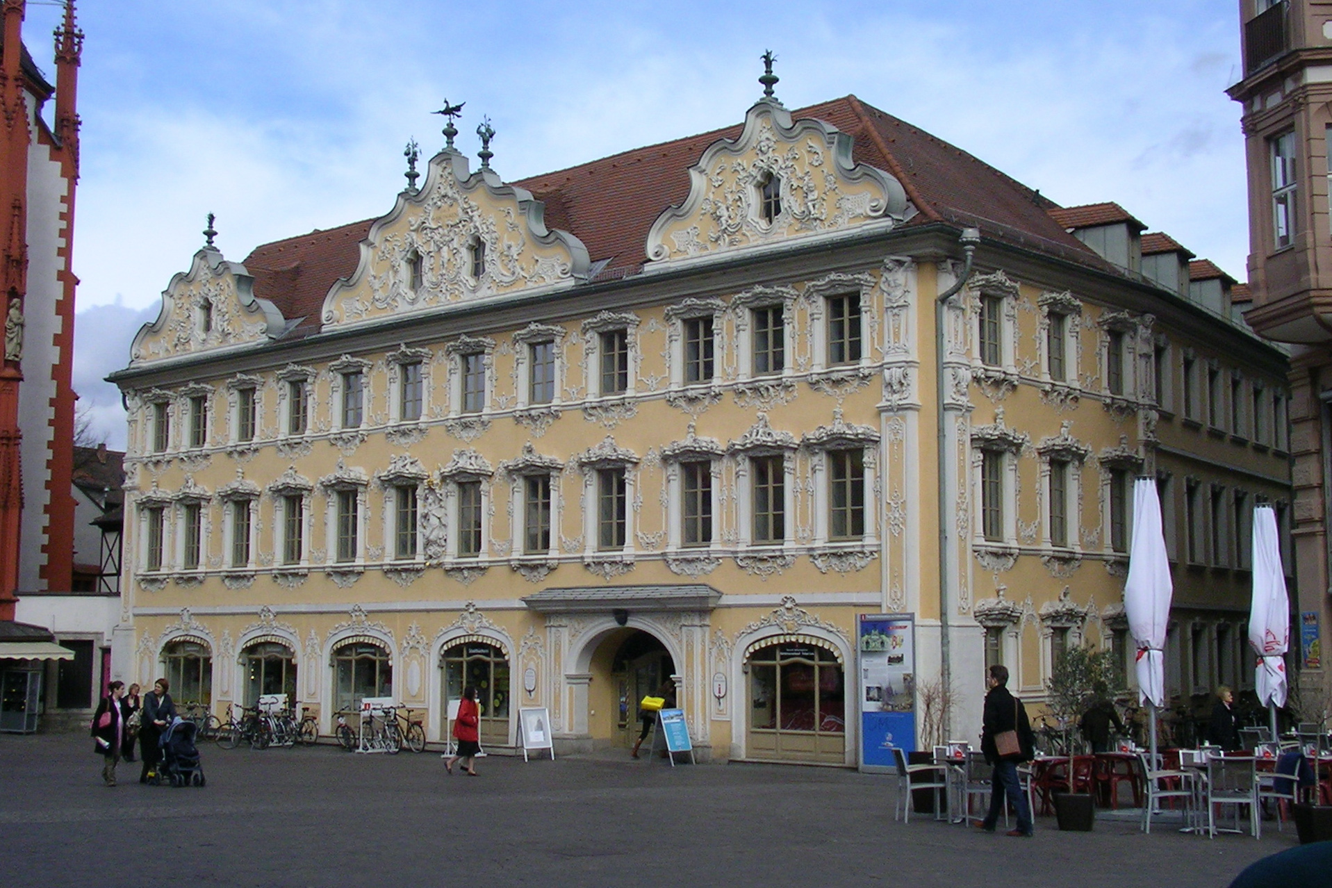 Stadtbücherei Würzburg im Falkenhaus
